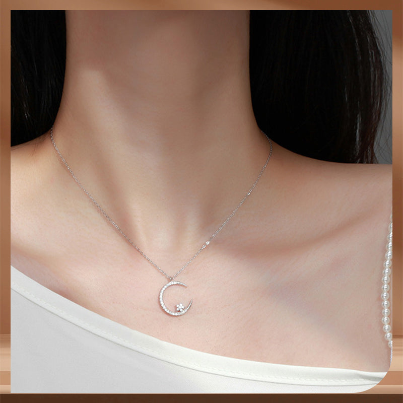 The White Night Moonlight Necklace