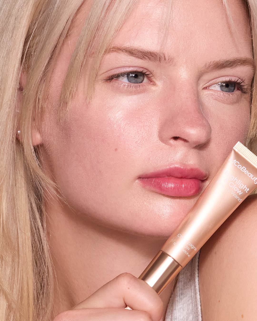 The Champaign Glow Highlight Wand