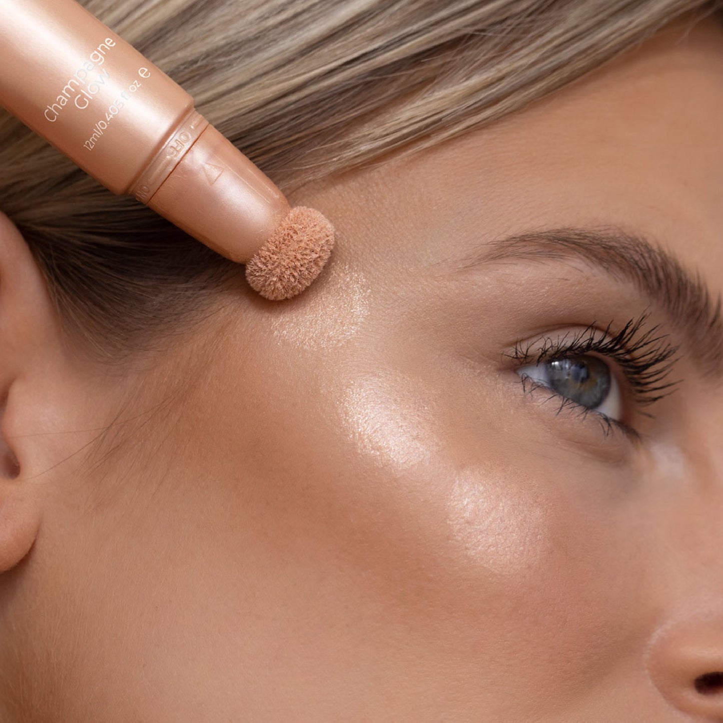 The Champaign Glow Highlight Wand